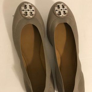 Tory Burch "Caroline 2 Ballet" Flats in grey